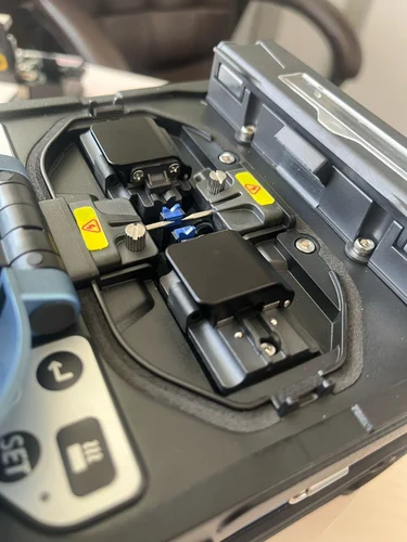 CORE-6M Splicing Machine – Core-to-Core | 6 Motors | Fast & Reliable Fiber Splicing 3